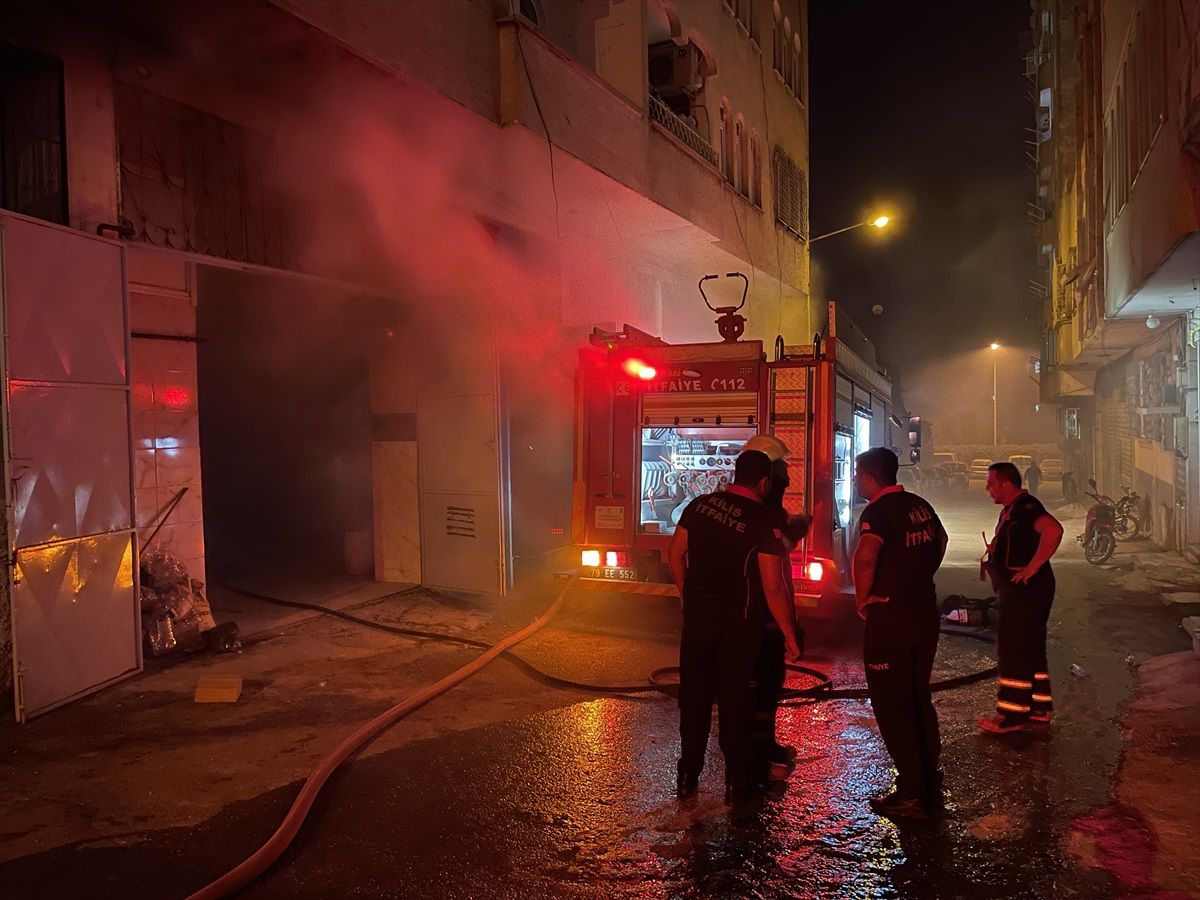 Kilis\'te iş yerinde çıkan yangın söndürüldü