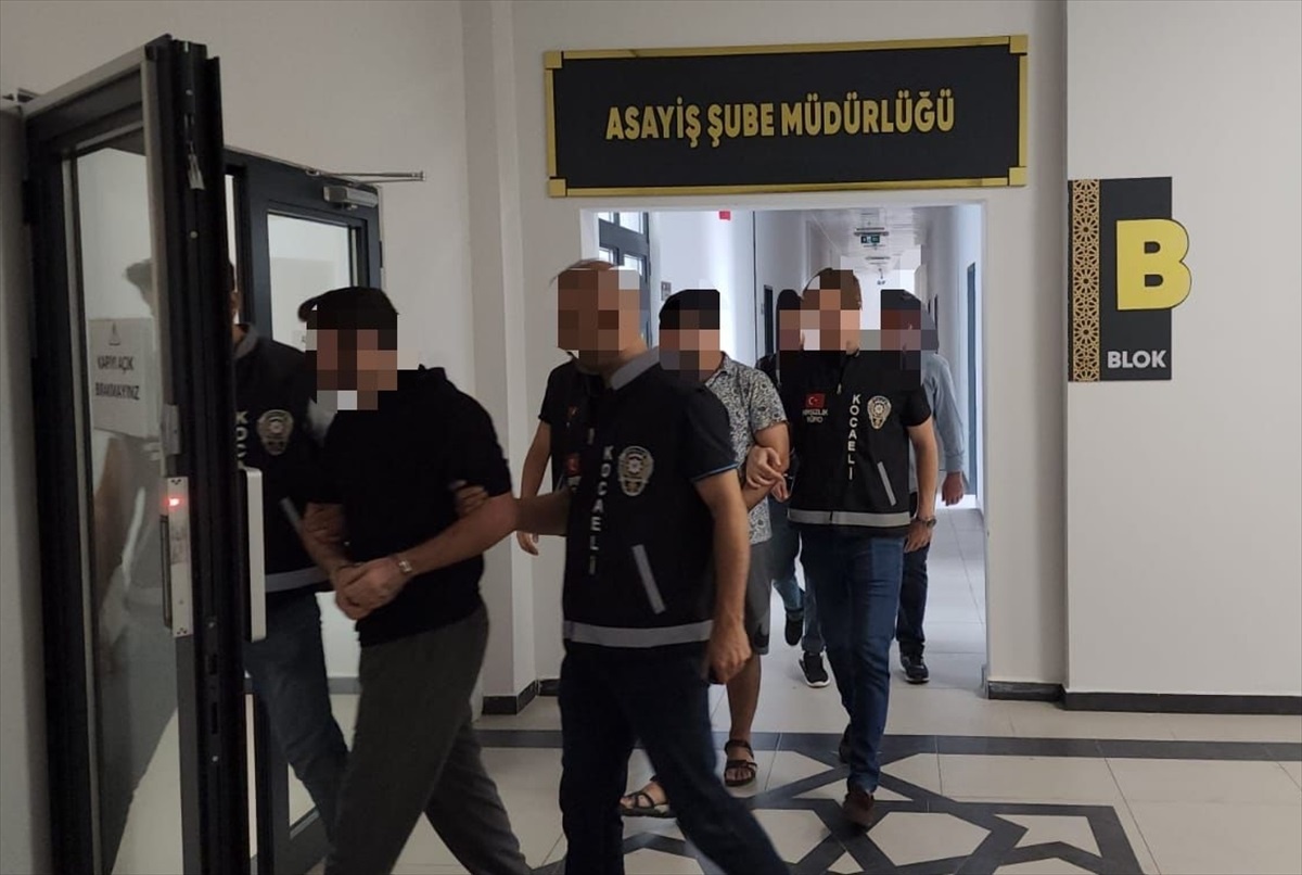 İzmit\'te 4 evden hırsızlık yapan 3 zanlı tutuklandı