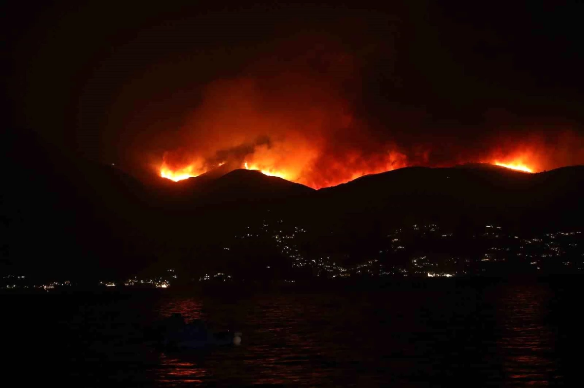 Yunanistan\'ın Rodos ve Korfu Adalarında Yangınlar: 2 Bin 466 Kişi Tahliye Edildi