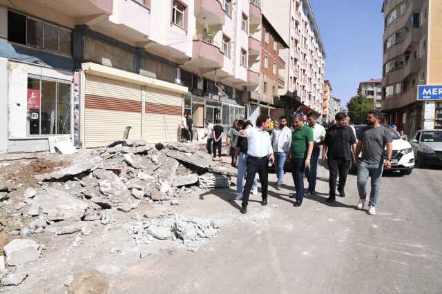Muş Belediye Başkanı Feyat Asya, yapılan hizmetleri yerinde inceledi Muş Belediye Başkanı Feyat Asya, yapılan hizmetleri yerinde inceledi