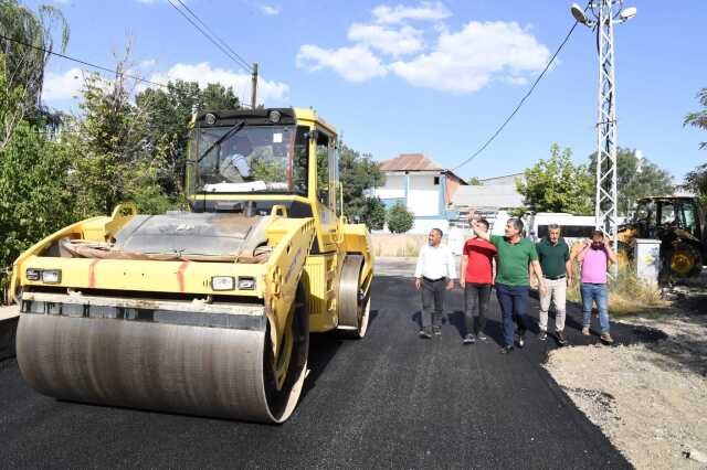 Muş Belediye Başkanı Feyat Asya, yapılan hizmetleri yerinde inceledi Muş Belediye Başkanı Feyat Asya, yapılan hizmetleri yerinde inceledi