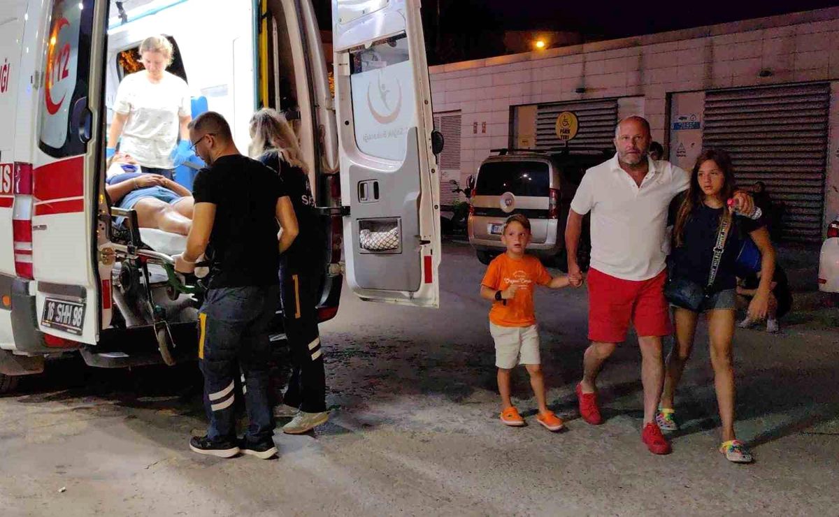 İnegöl\'de Otomobiller Çarpıştı: 4 Yaralı
