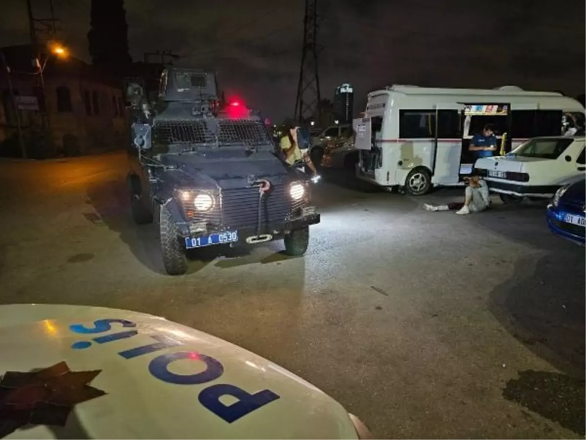 Adana'da parkta motosikletli saldırı: 2 kişi yaralandı