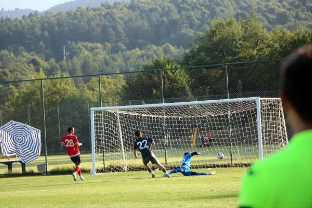 Pendikspor, Manisa FK\'yı 2-0 yenerek hazırlık maçını kazandı
