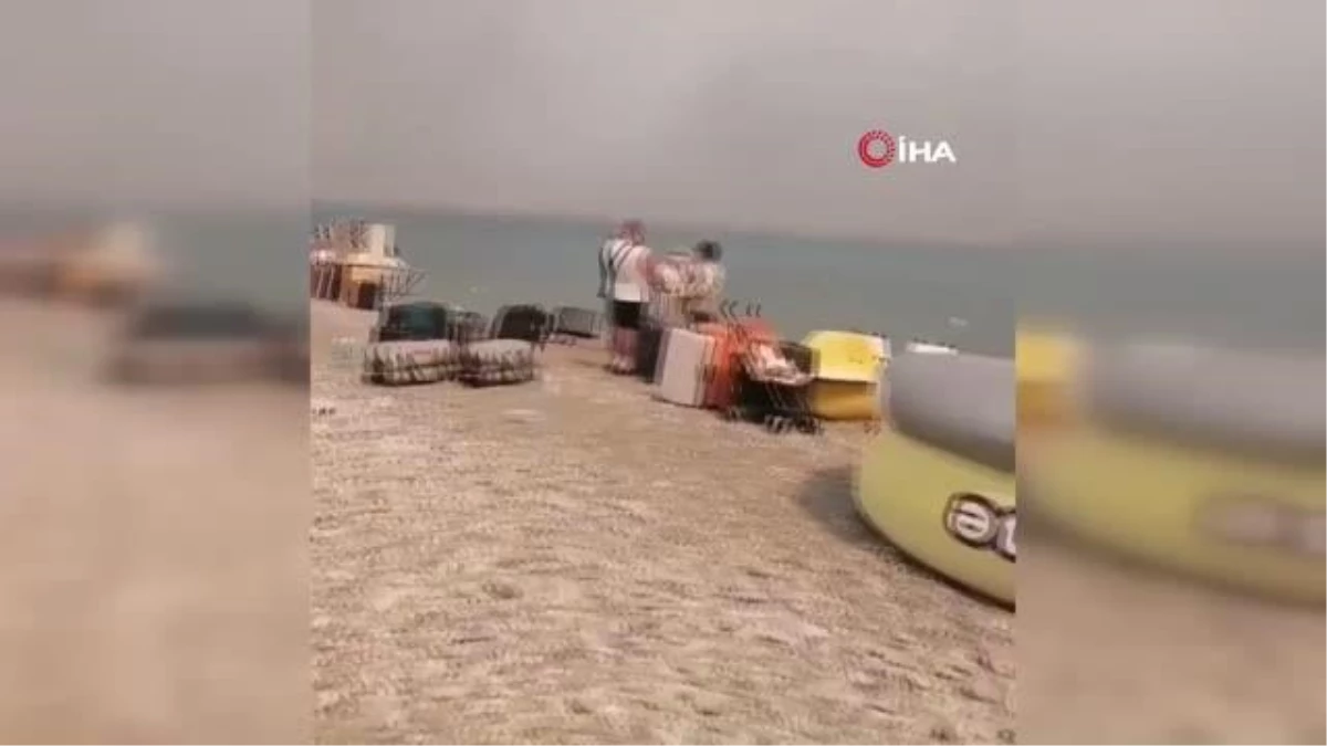 Rodos\'taki yangından kaçan turistler sahillerde yardım bekliyor
