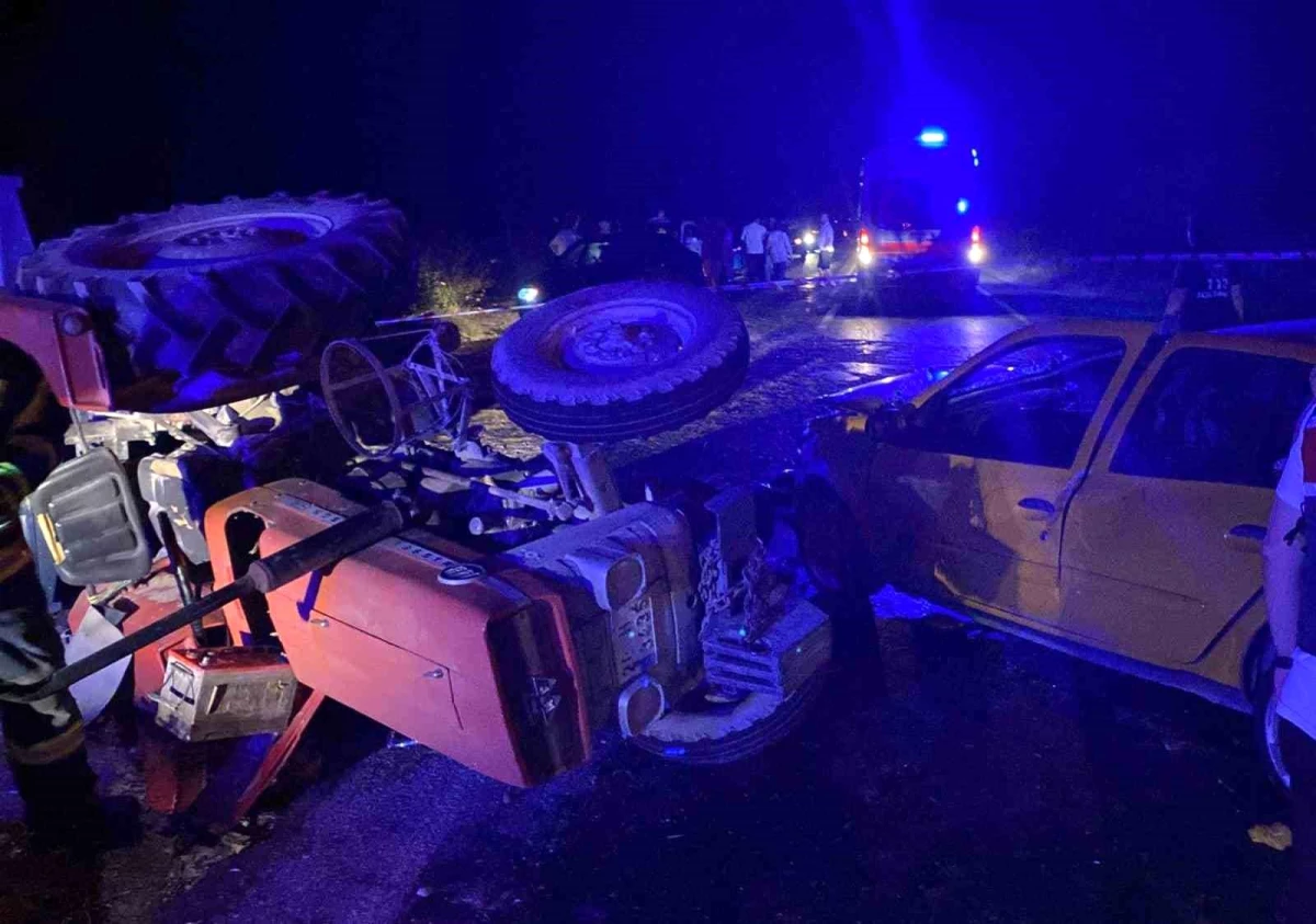 Denizli\'de traktörle çarpışan otomobildeki kadın yolcu hayatını kaybetti