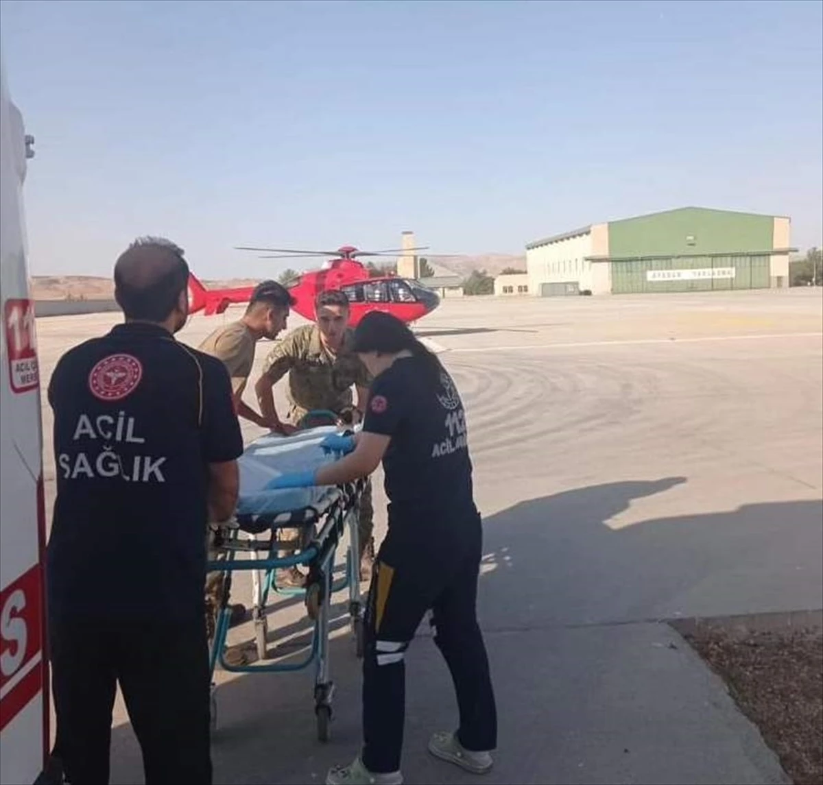 Siirt\'te akrep sokan çoban ambulans helikopterle hastaneye kaldırıldı