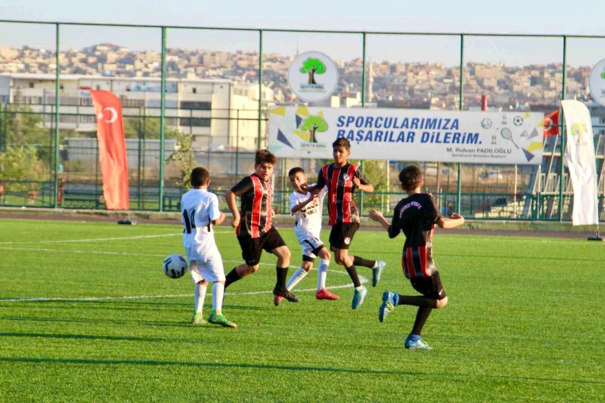 Şehitkamil Belediye Başkan Yardımcısı Mehmet Hayri Özkeçeci adına Futbol Turnuvası düzenlendi