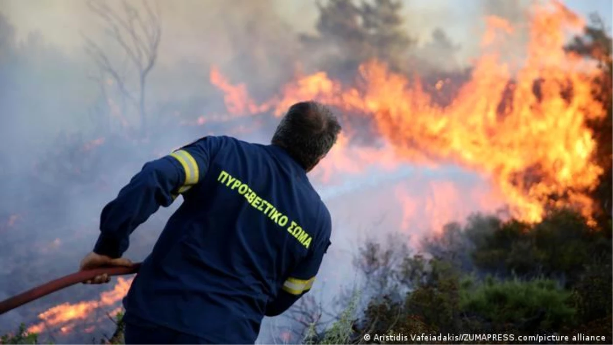 Yunanistan\'da Orman Yangınları: Binlerce Kişi Tahliye Edildi