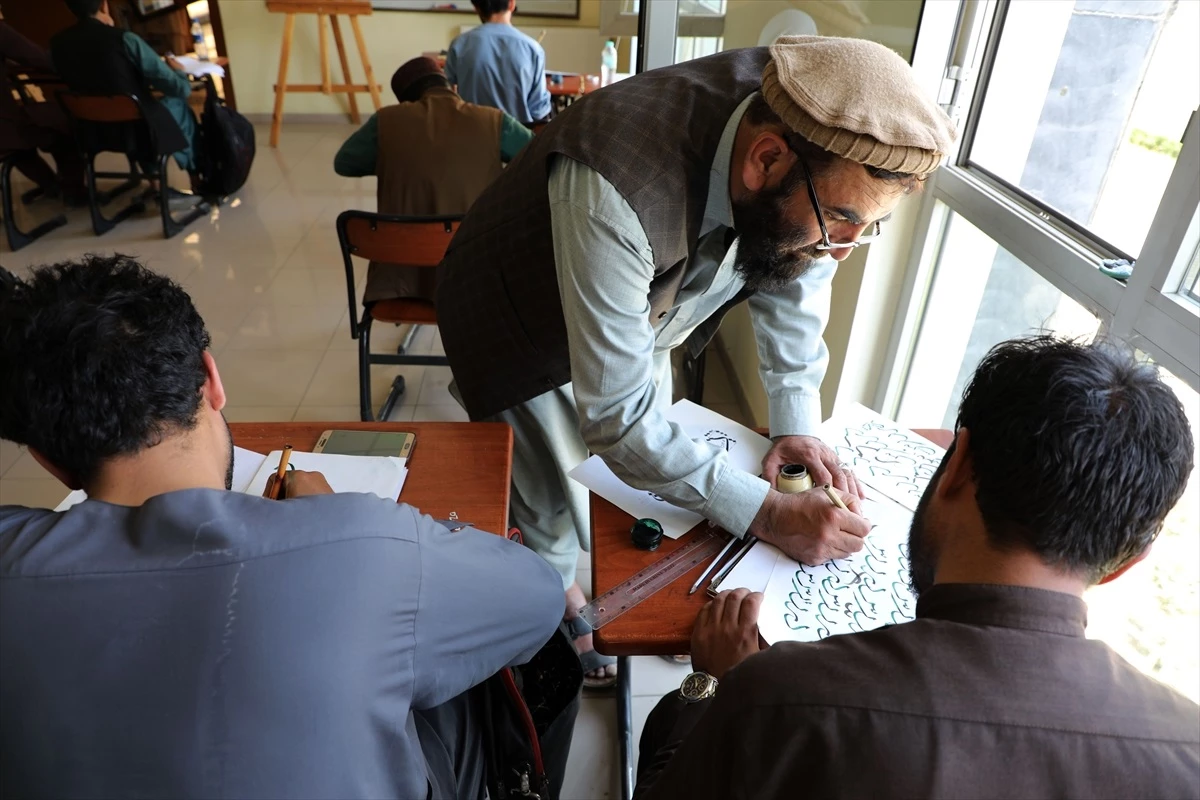 Afganistan\'da Sülüs Hat Sanatı Kursu Açıldı