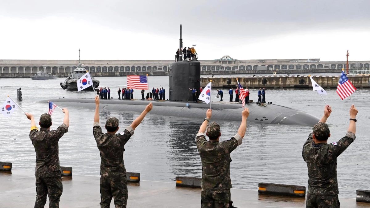 Kuzey Kore, ABD\'nin nükleer denizaltısı göndermesinin ardından balistik füze denemesi yaptı