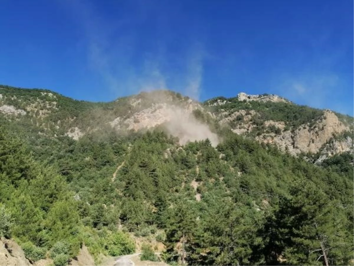 Kozan'da Deprem Sonrası Yol Kapandı ve Binalar Yıkıldı