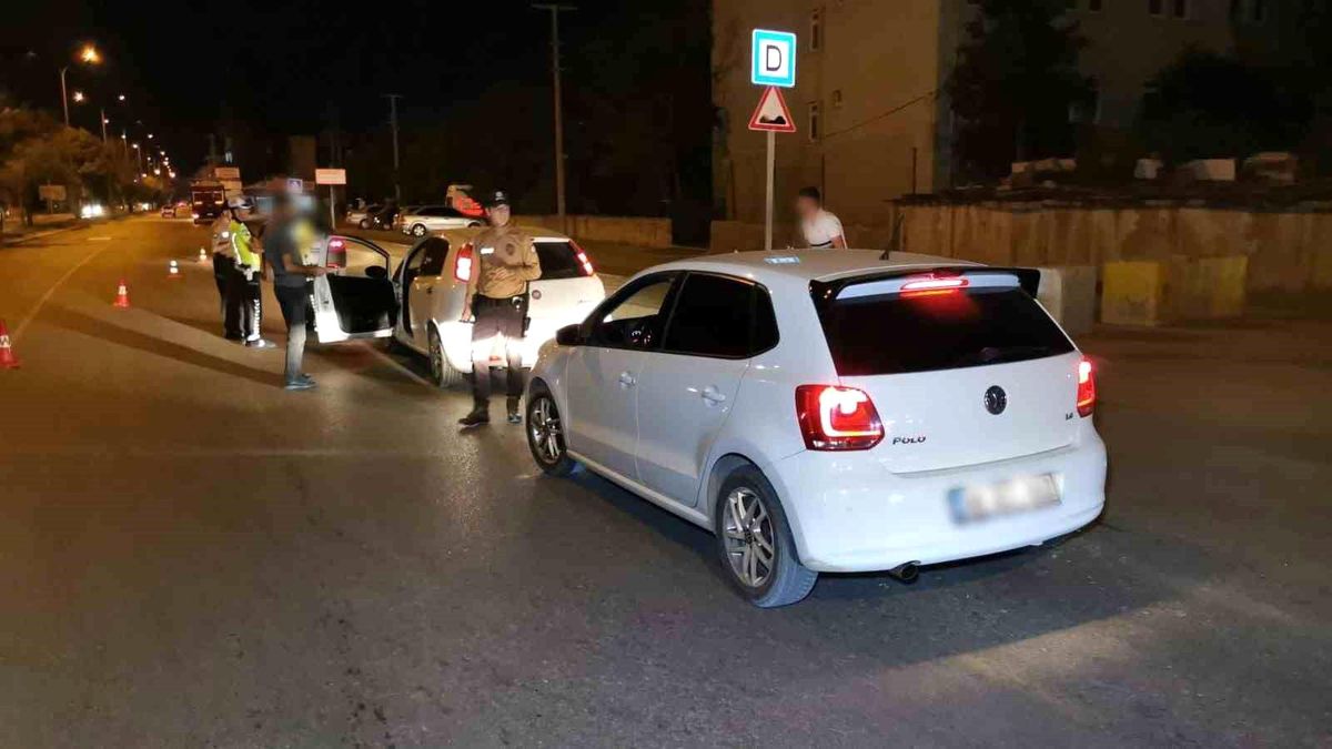Aksaray\'da yapılan operasyonlarda 32 aranan şahıs yakalandı