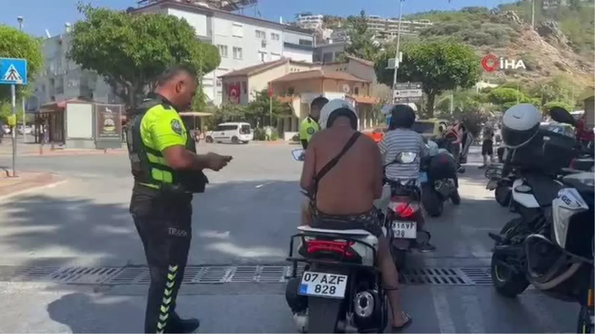 Alanya'da polis ekiplerinden motosiklet denetimi
