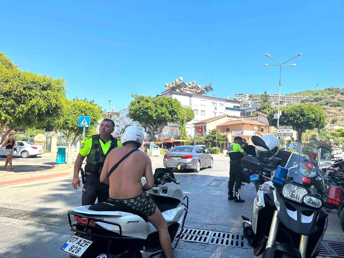 Alanya\'da Polis Motosiklet Denetimi