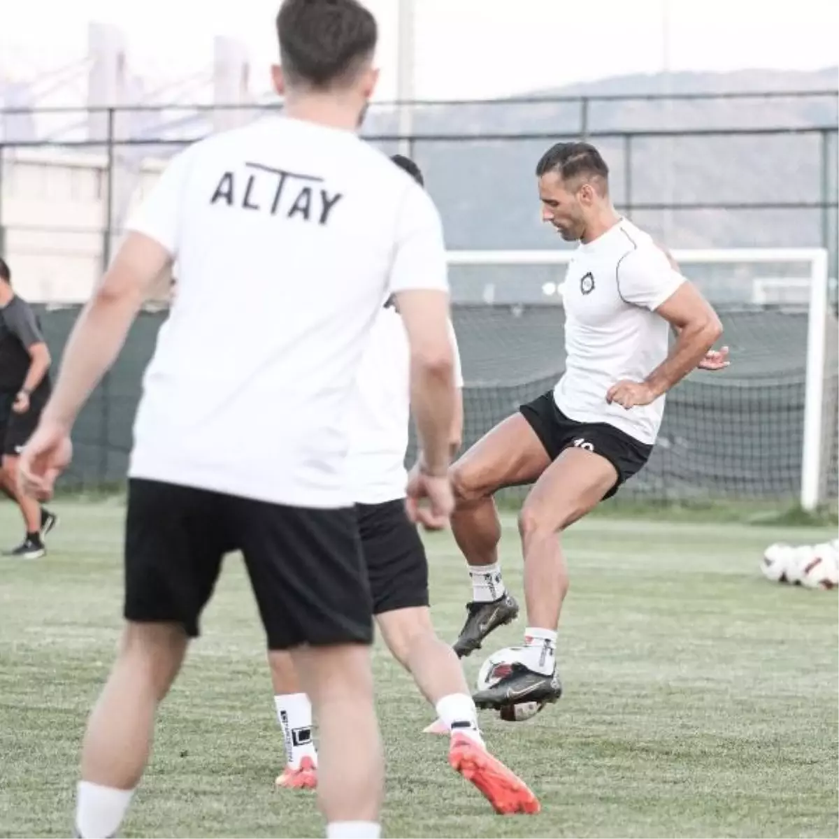 Altay\'ın gol kralı Paixao, eksik ödeme nedeniyle bireysel çalışmayı tercih etti