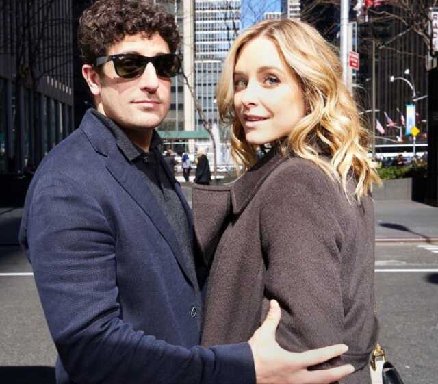 Amerikalı oyuncu Jenny Mollen çırılçıplak soyunup otostop çekti Amerikalı oyuncu Jenny Mollen çırılçıplak soyunup otostop çekti