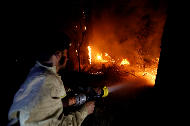 Antalya'daki orman yangınında hastane ve evler tahliye edildi