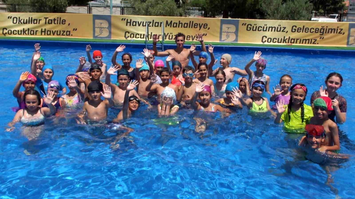 Burhaniye\'de Yaz Spor Okulları ve Yüzme Kursları İlgi Görüyor