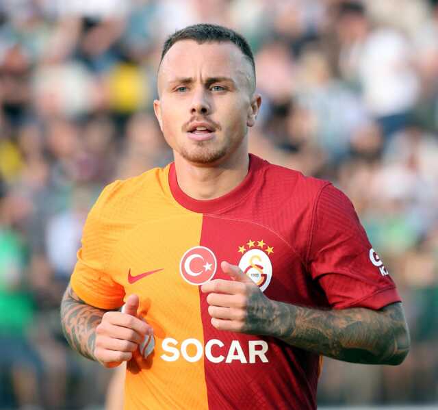 Bir anda kendini yere bıraktı! Galataray'ın yeni yıldızı ilk maçında sakatlandı Bir anda kendini yere bıraktı! Galataray'ın yeni yıldızı ilk maçında sakatlandı
