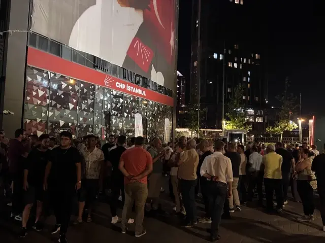 CHP İstanbul İl Başkanlığı Önünde Canan Kaftancıoğlu Protesto Edildi