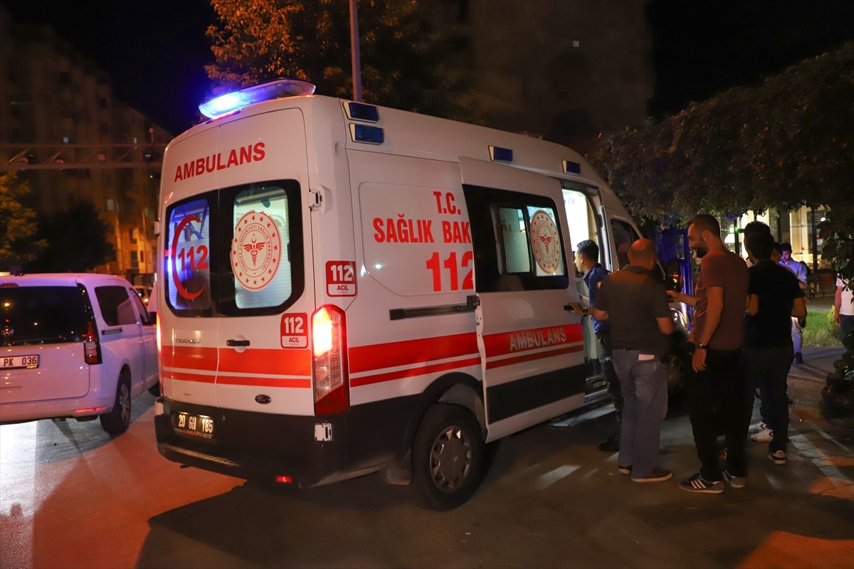 Denizli\'de çay bahçesinde oynayan çocuğa mermi isabet etti