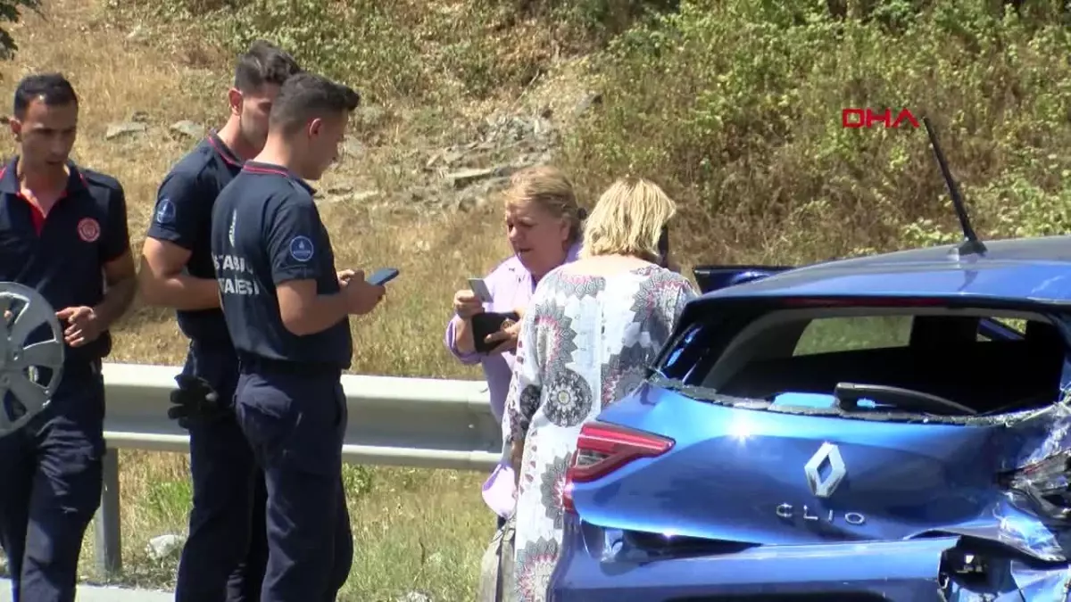 Eyüpsultan\'da Hafriyat Kamyonu Otomobile Çarptı: 1 Yaralı