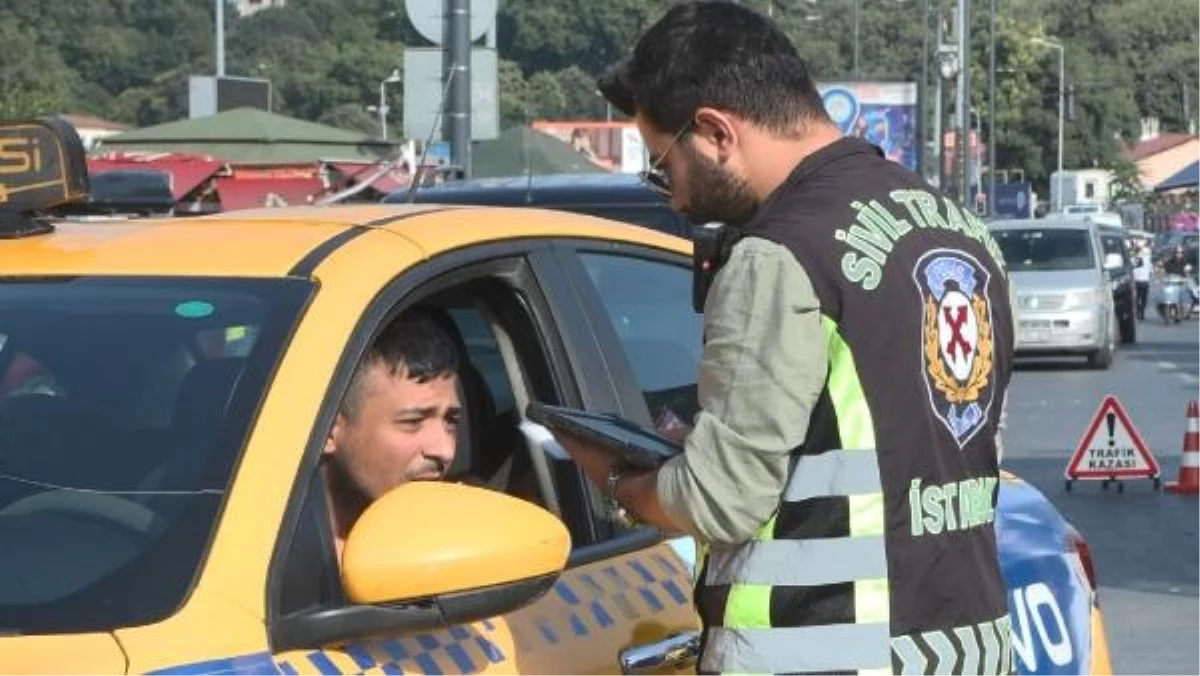 FATİH\'te Taksicilere Denetim: 5 Taksi Trafikten Men Edildi, Ehliyetine El Konulan Sürücü Yakalandı