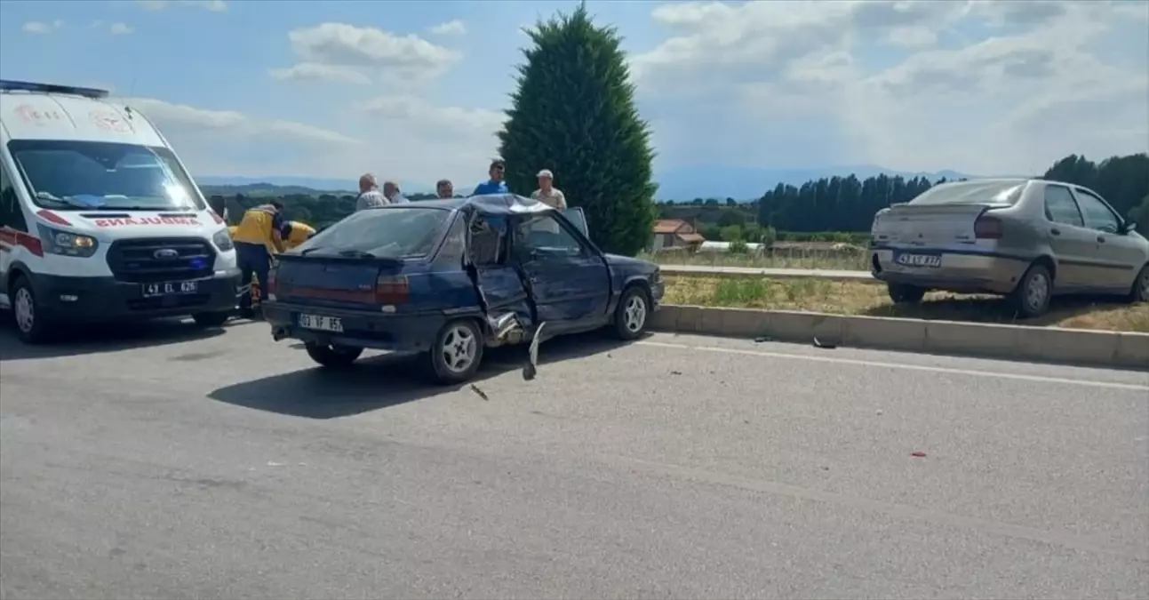 Kütahya'da trafik kazası: 3 kişi yaralandı