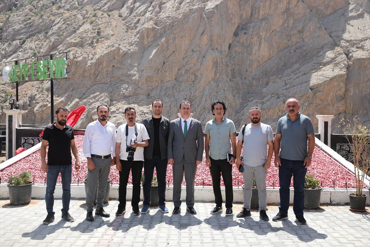Hakkari Valisi ve Belediye Başkan Vekili İdris Akbıyık, Basın Mensuplarıyla Buluştu