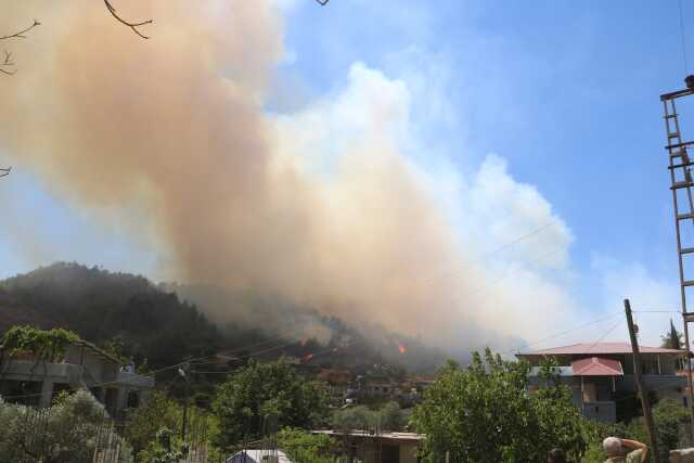 Hatay'da orman yangını: Havadan ve karadan müdahale başladı Hatay'da orman yangını: Havadan ve karadan müdahale başladı