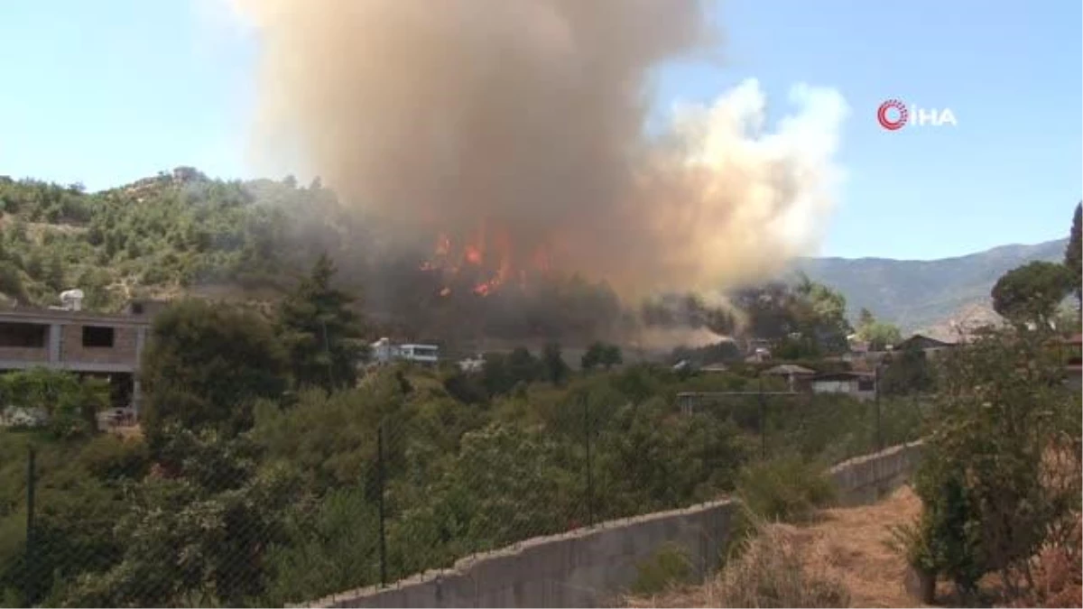 Hatay\'da orman yangını: Yangın evleri tehdit ediyor