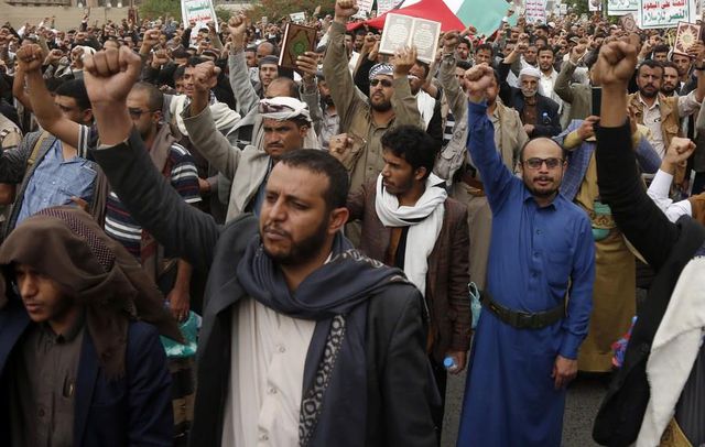İsveç ve Danimarka'daki Kur'an Yakma Eylemleri, Yemen'de Binlerce Kişi Tarafından Protesto Edildi İsveç ve Danimarka'daki Kur'an Yakma Eylemleri, Yemen'de Binlerce Kişi Tarafından Protesto Edildi