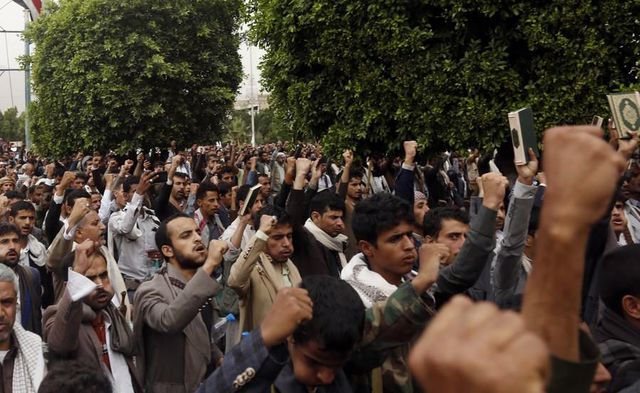 İsveç ve Danimarka'daki Kur'an Yakma Eylemleri, Yemen'de Binlerce Kişi Tarafından Protesto Edildi İsveç ve Danimarka'daki Kur'an Yakma Eylemleri, Yemen'de Binlerce Kişi Tarafından Protesto Edildi