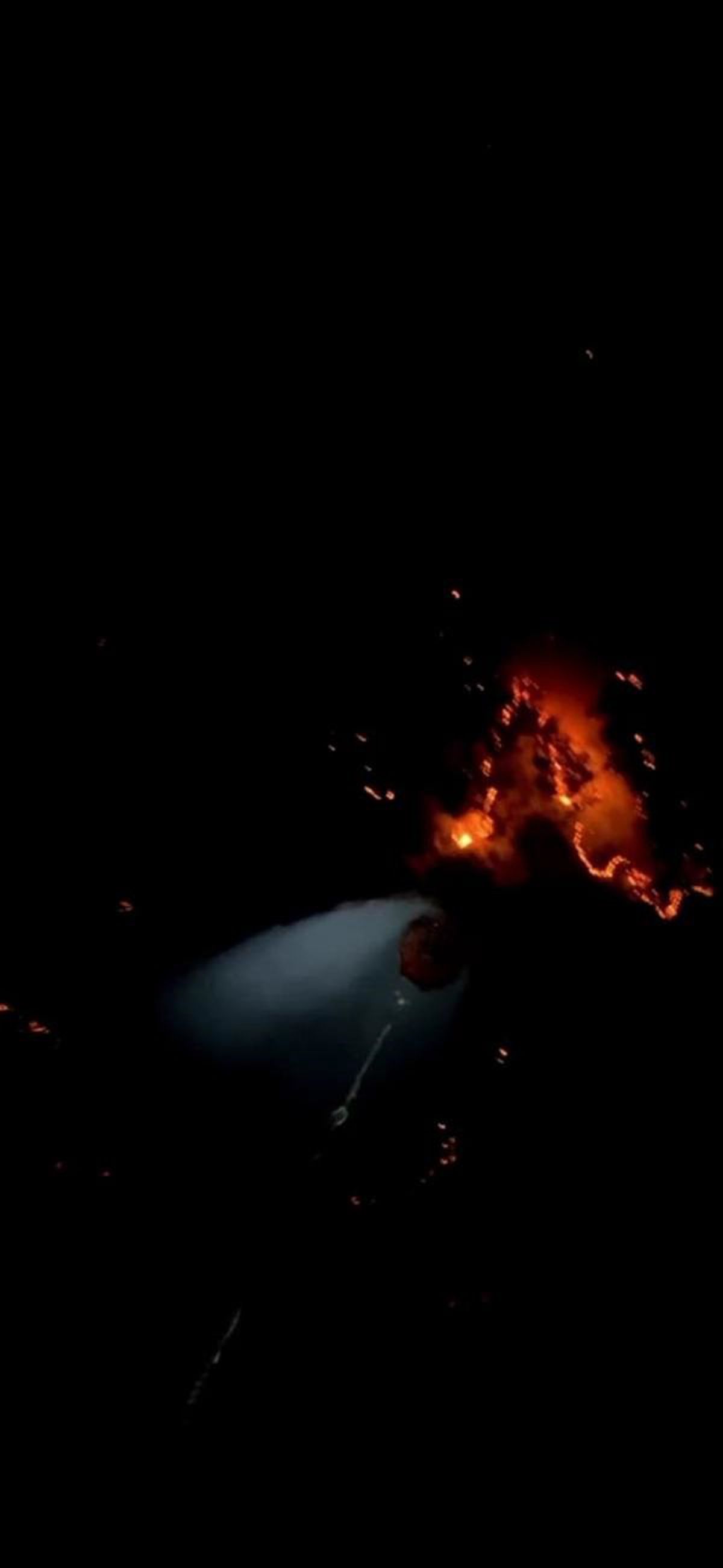 Kemer\'deki Orman Yangınına Gece Görüş Sistemli Helikopterlerle Müdahale Başladı