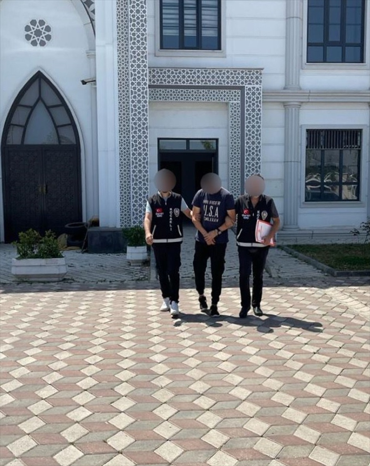 Derince\'de parkta ölü bulunan gencin katil zanlısı tutuklandı