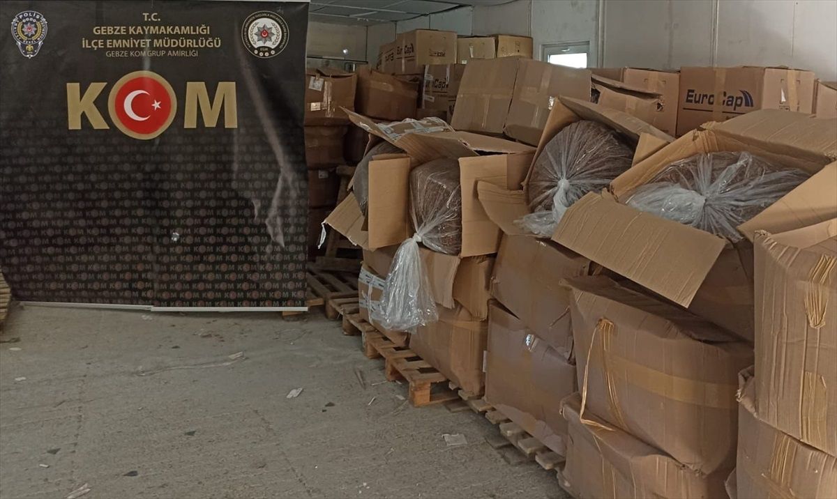 Gebze\'de Kaçak Tütüne El Konuldu