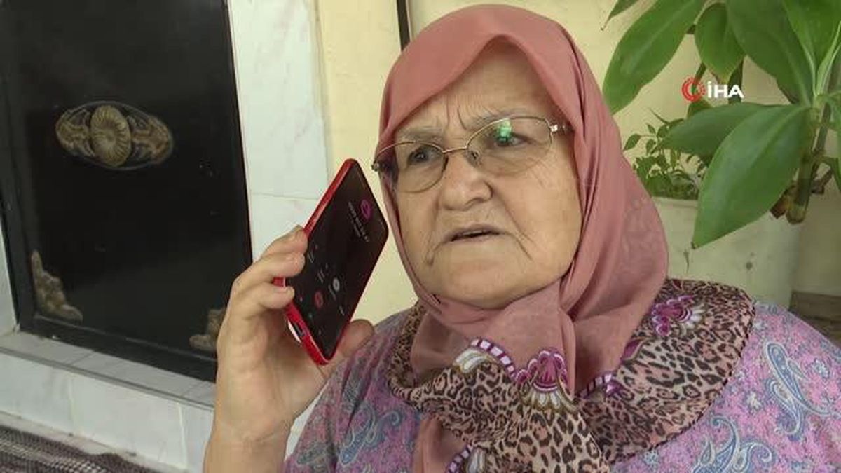 Mahalle mahalle dolaşıp salça yapıyor