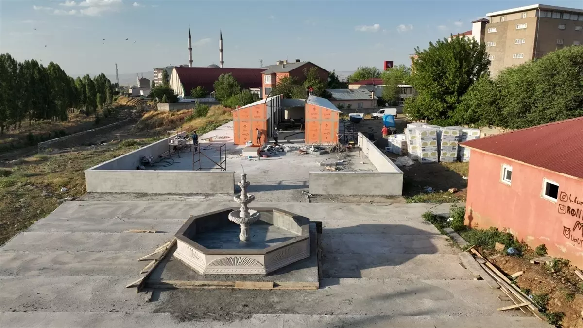 Muş Valisi İlker Gündüzöz\'ün Girişimleriyle Yaptırılan Cemiyet Sokak Çarşısı Hizmete Girecek