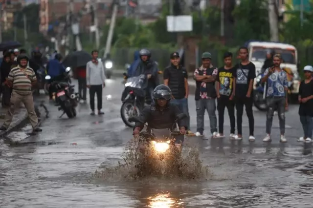 Nepal'in Başkenti Katmandu Şiddetli Yağışlara Teslim Oldu