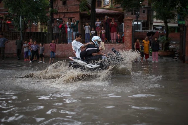 Nepal'in Başkenti Katmandu Şiddetli Yağışlara Teslim Oldu