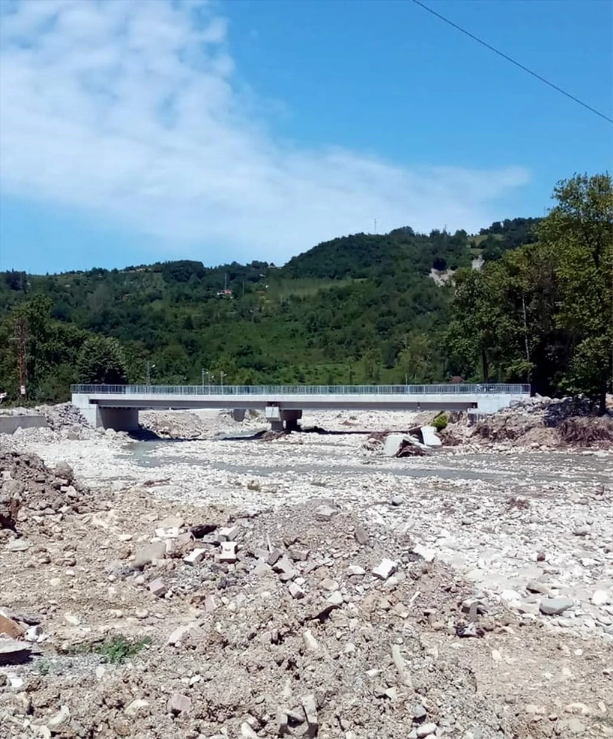 Sinop\'ta sel felaketi sonrası hasar gören köprüler ve yollar onarılıyor