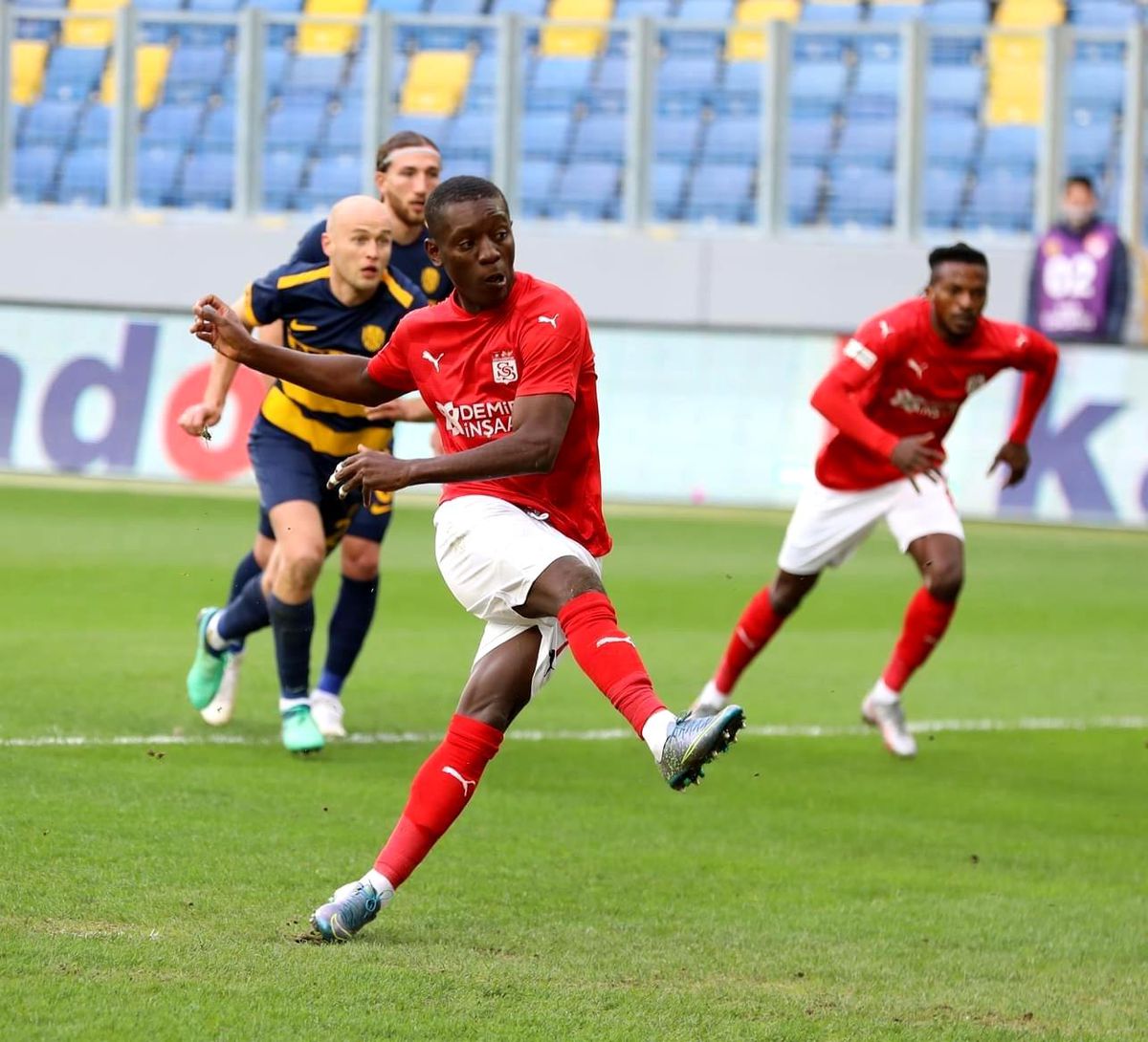 Sivasspor, Max Gradel\'e teşekkür etti