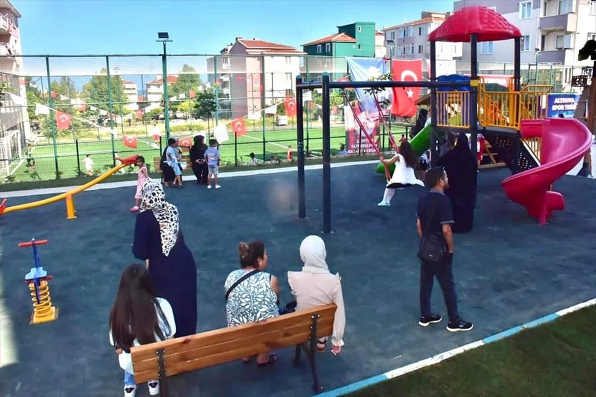 Tekirdağ\'da Süleymanpaşa Belediyesi tarafından yapılan spor tesisi ve çocuk oyun parkı açıldı