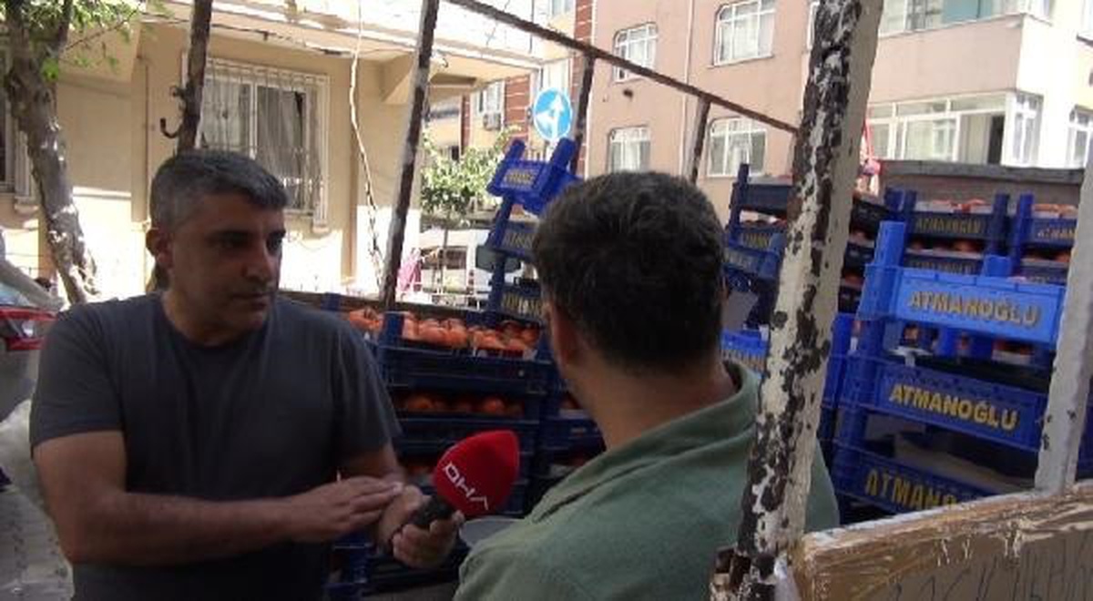 Hayırsever İş İnsanı Kiracılara Ücretsiz Domates Dağıtıyor