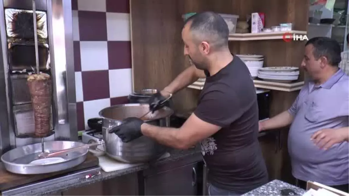 Yaz Mevsiminde Ateş Başında Çalışan Ustalar Zorluk Çekiyor