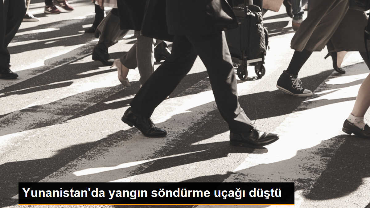 Yunanistan\'da yangın söndürme uçağı düştü, pilotların akıbeti belirsiz