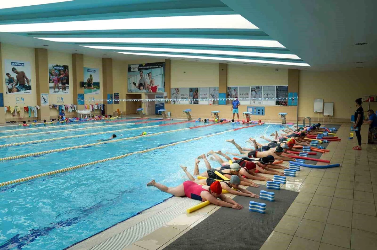Tepebaşı Belediyesi Mustafa Kemal Atatürk Spor Tesisi Su Sporları Merkezi\'nde 2023 Yaz Dönemi Eğitimleri Devam Ediyor