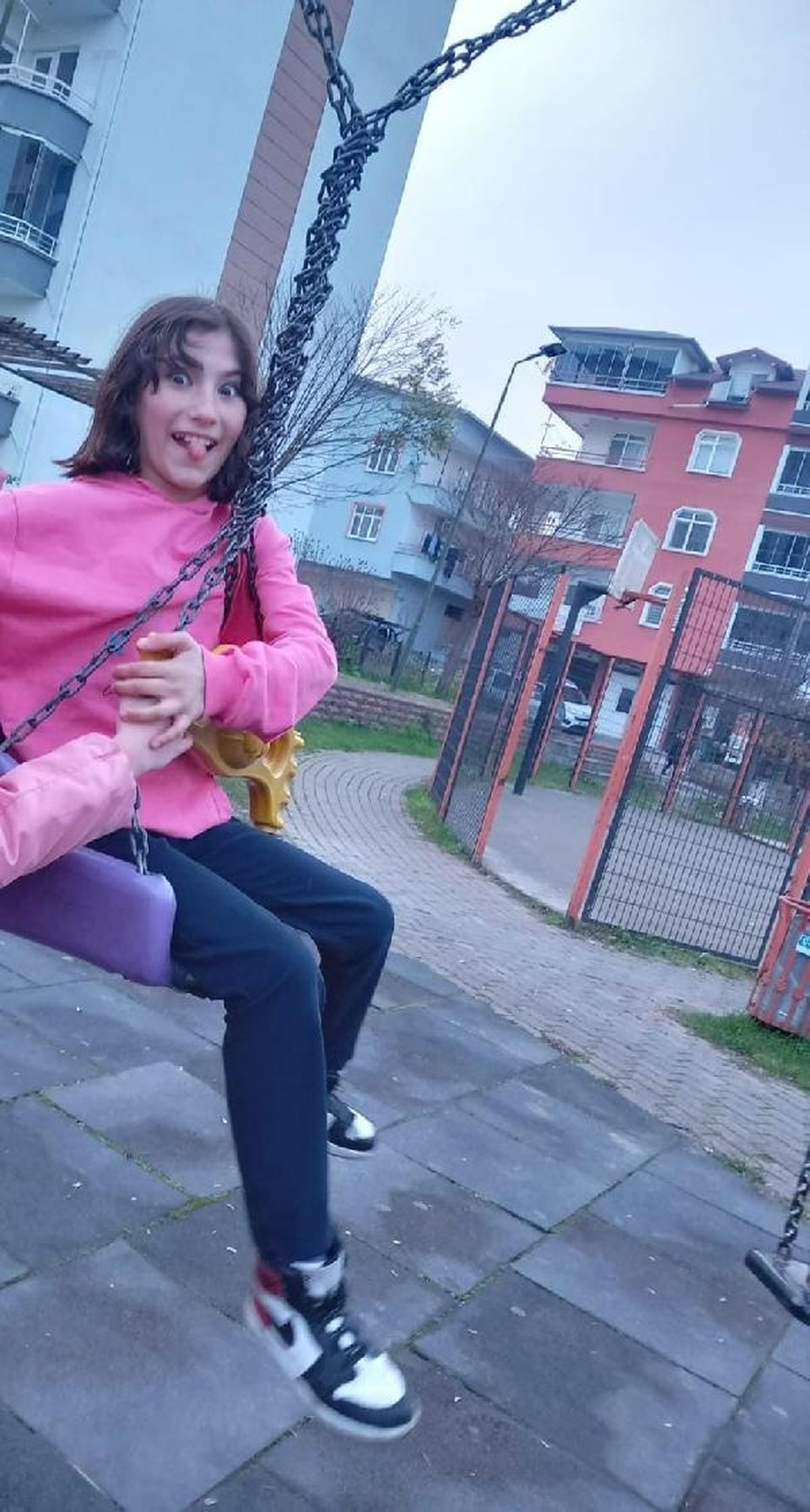 Altınordu\'da 13 yaşındaki kız tabanca ile şakağından vurularak öldü