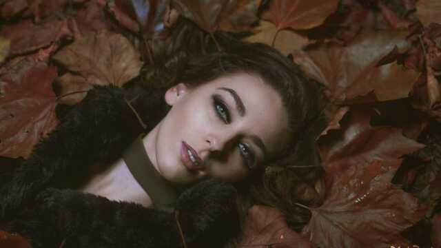 28 yaşındaki model Caragh Eaton, tartıştığı sevgilisinin arabasından düşerek öldü